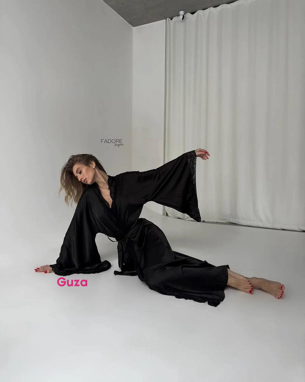 Халат женский FADORE Lingerie чёрный, длинный, с кружевом и широкими рукавами — фото 1