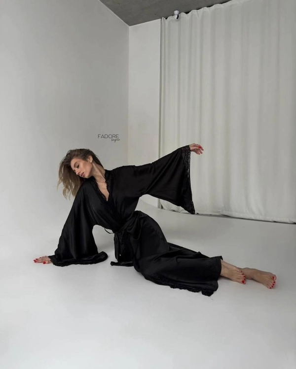 Халат женский FADORE Lingerie чёрный, длинный, с кружевом и широкими рукавами