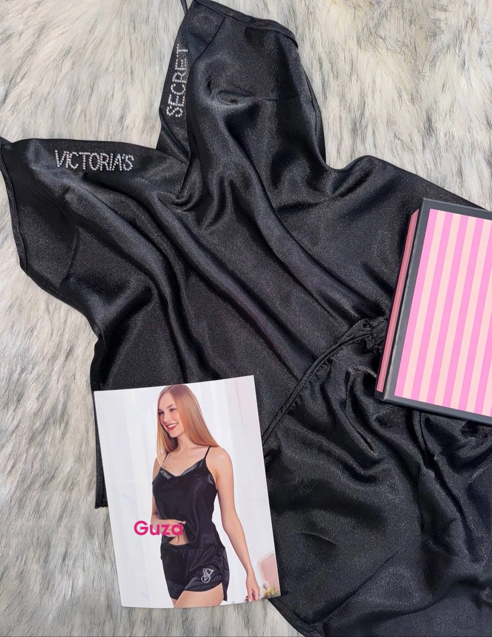 Пижамный комплект Victoria's Secret: чёрный топ-камисоль и шорты из сатина - фото 2