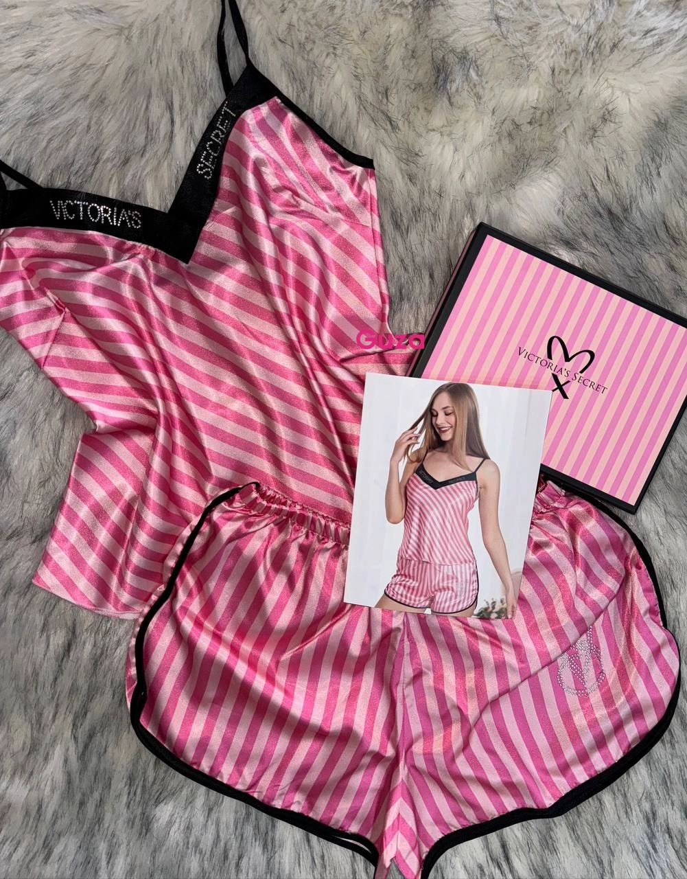 Пижамный комплект Victoria's Secret: топ на бретелях и шорты, розовый в полоску - фото 1