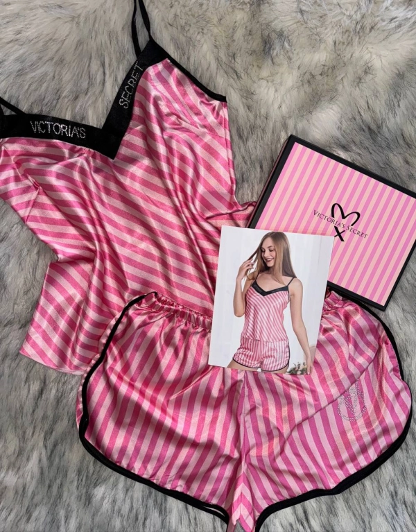Пижамный комплект Victoria's Secret: топ на бретелях и шорты, розовый в полоску